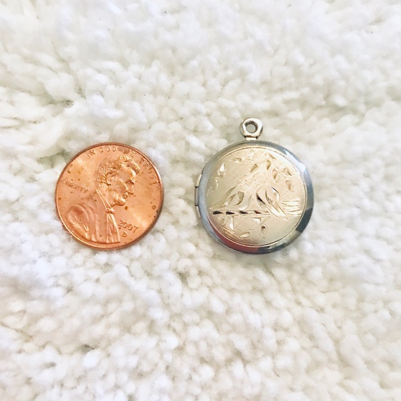 🛍Vintage Silver Tone Locket Pendant - Picture 4 of 4
